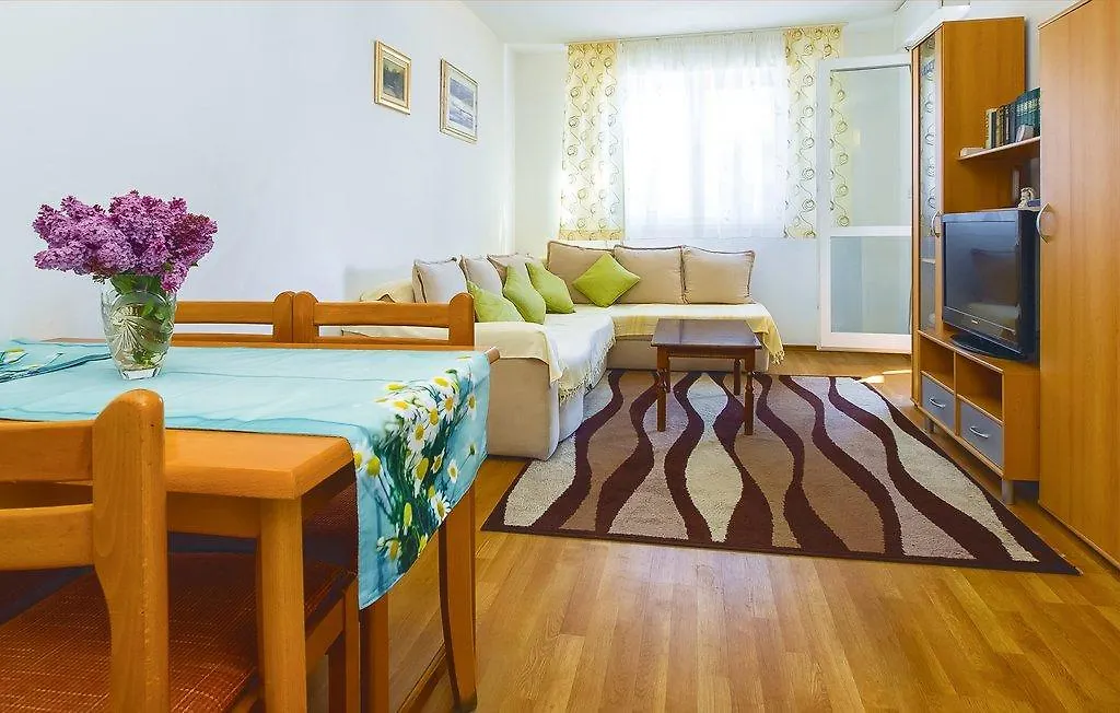 Apartment Mesin Split