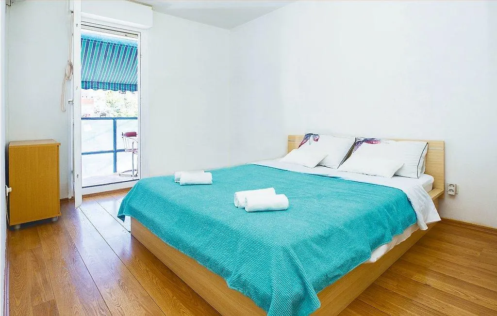 Apartment Mesin Split
