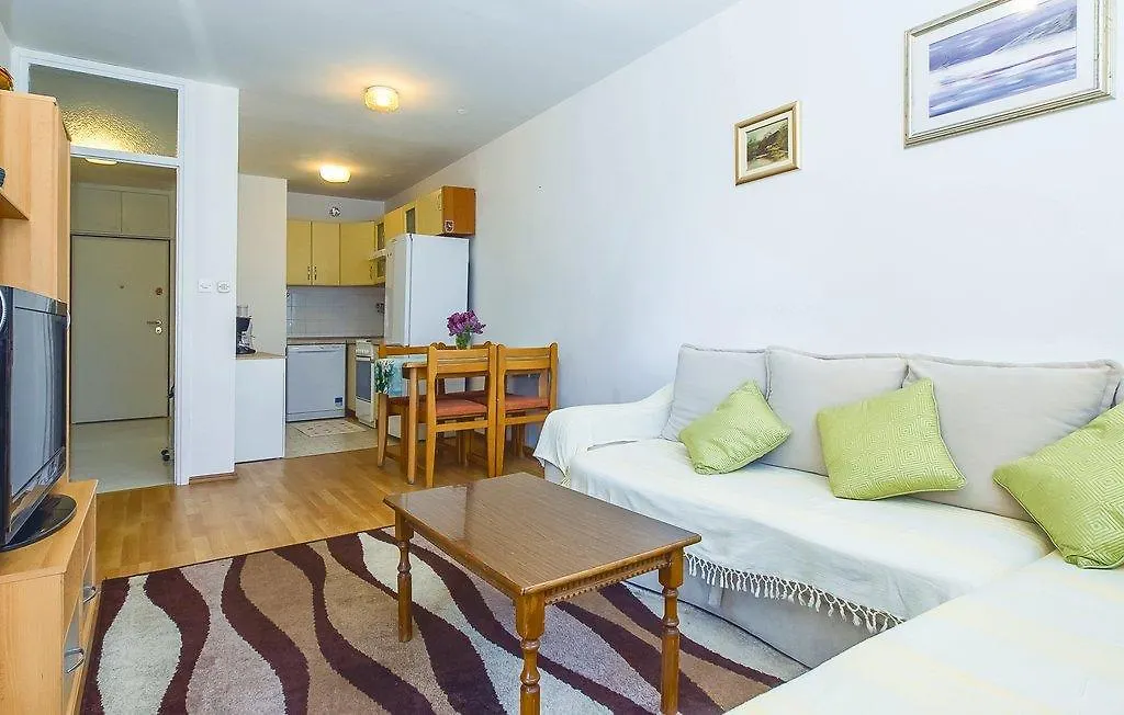 Apartment Mesin Split