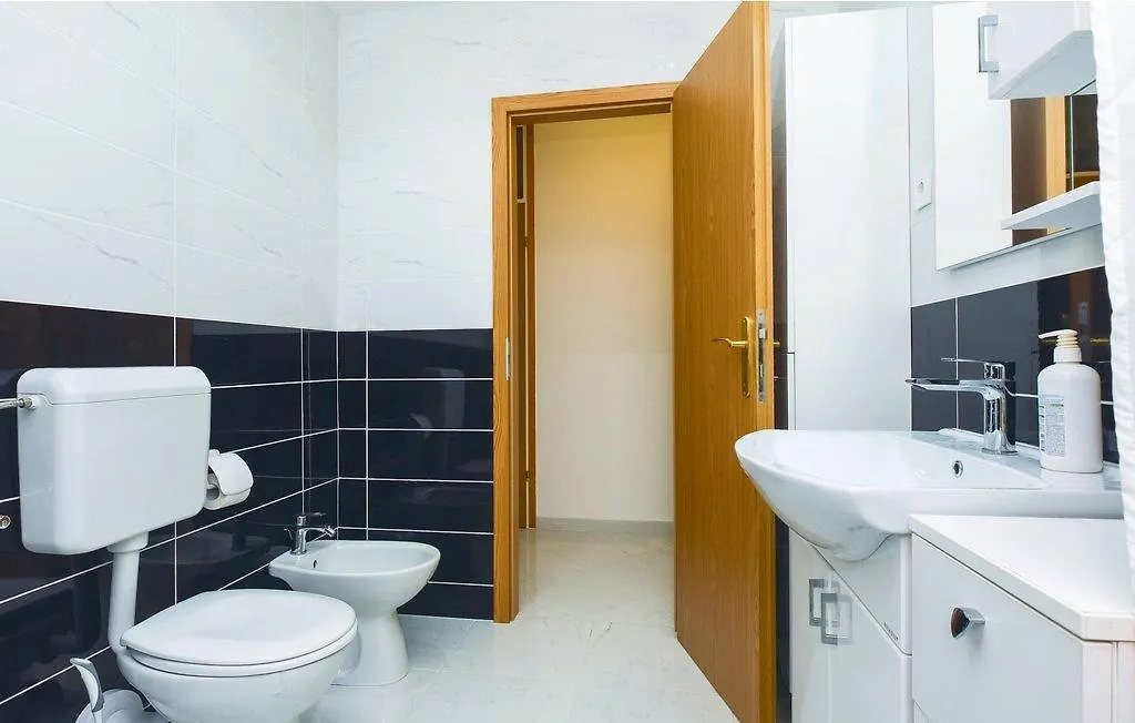 Apartment Mesin Split